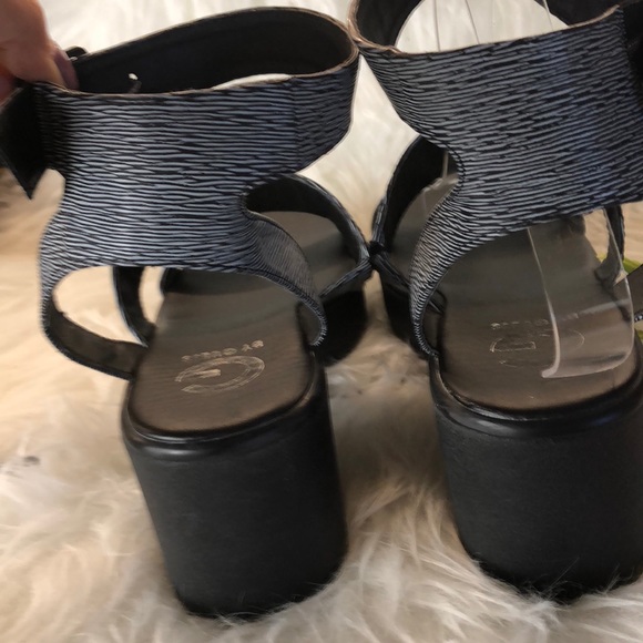 NWOT G by guess ankle strap black lug platform - Picture 5 of 6